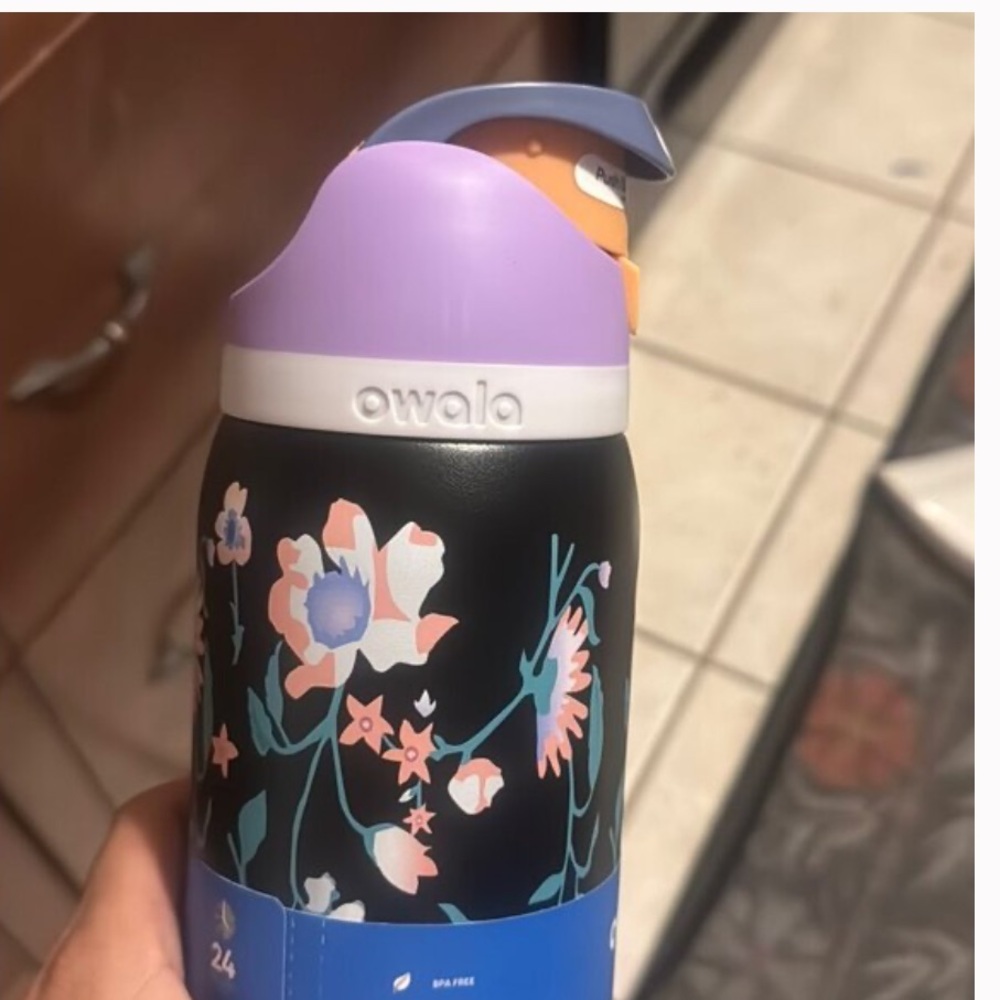 Owala black flower garden Urban Outfitters Exclusive Color 32oz - Picture 2 of 4